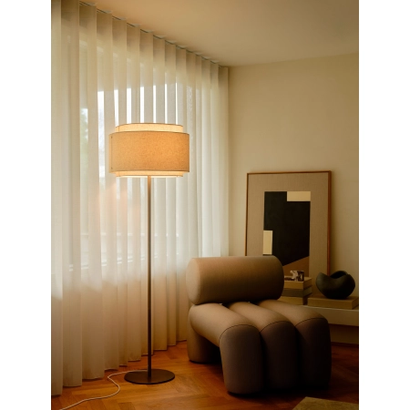 Lampa podłogowa z beżowym eleganckim kloszem Takai NO2520054018 - Design for The People
